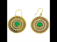 Load image into Gallery viewer, Ohrringe Jade Zopf Kreis Punkte Dreiecke Messing antik golden Ohrhänger nickelfrei Tribal Brass
