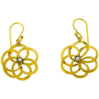 Load image into Gallery viewer, Ohrringe Blume glänzend spiralig Perlmutt weiß Messing antik golden Tribal Ohrhänger nickelfrei
