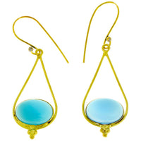 Load image into Gallery viewer, Ohrringe Chalzedon oval Tropfen Dreieck Punkte Messing antik golden Ohrhänger nickelfrei Tribal
