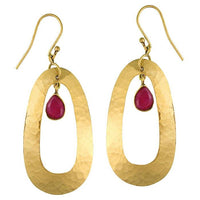 Load image into Gallery viewer, Ohrringe Rubin Tropfen oval gehämmert Messing antik golden nickelfrei Ohrhänger Tribal Brass
