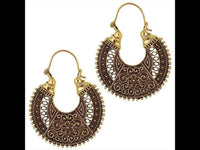 Load image into Gallery viewer, Ohrringe Sichel Blume oxidiert verziert Messing Brass antik golden nickelfrei Tribal Piercing
