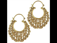 Load image into Gallery viewer, Ohrringe Sichel Seil Schnörkel plastisch Brass Messing antik golden nickelfrei Tribal Piercing
