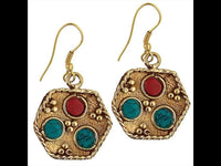 Load image into Gallery viewer, Ohrringe Wabe Steine rund türkis rot Ohrhänger Messing antik golden nickelfrei Tribal Brass
