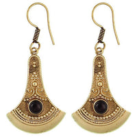 Load image into Gallery viewer, Ohrringe Axt Punkte verziert Onyx Messing antik golden nickelfrei Ohrhänger Tribal Brass
