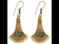 Load image into Gallery viewer, Ohrringe Axt Punkte verziert Jade Messing antik golden nickelfrei Ohrhänger Tribal Brass
