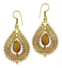 Load image into Gallery viewer, Ohrringe Tigerauge Tropfen Zopf Spitzen Kreuz Messing antik gold nickelfrei Tribal Brass Ohrhänger
