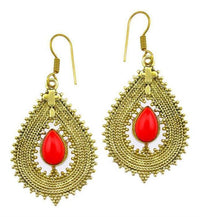 Load image into Gallery viewer, Ohrringe Jaspis Tropfen Zopf Spitzen Kreuz Messing antik golden nickelfrei Tribal Brass Ohrhänger

