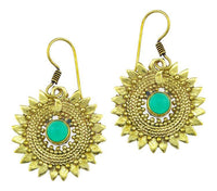 Load image into Gallery viewer, Ohrringe grüner Onyx Stein Zopf Blätter Punkte Dreiecke Messing Ohrhänger nickelfrei antik Tribal
