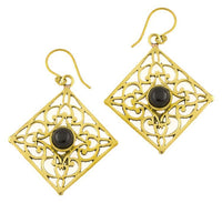 Load image into Gallery viewer, Ohrringe Onyx Karo Ornamente glänzend Messing antik golden Tribal 40 mm
