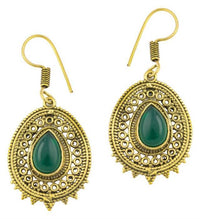 Load image into Gallery viewer, Ohrringe Onyx grün Tropfen oval Zacken Kreise Messing antik golden Tribal

