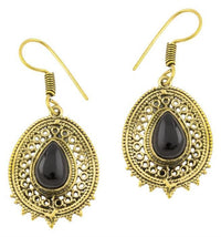 Load image into Gallery viewer, Ohrringe Onyx Tropfen oval Zacken Kreise Messing antik golden Tribal
