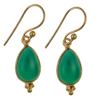 Load image into Gallery viewer, Ohrringe Tropfen Onyx grün Dreieck Messing antik golden Tribal Ohrhänger Brass Schmuck
