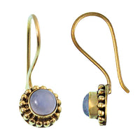 Load image into Gallery viewer, Ohrringe Blume Perlen 8 mm Mondstein weiß Messing Brass antik golden Tribal Ohrhänger
