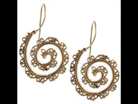 Load image into Gallery viewer, Ohrringe Spirale liegende Spiralen Rinne Messing antik golden Tribal Brass Ohrhänger
