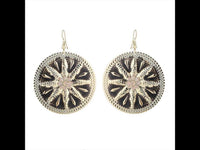 Cargar imagen en el visor de la galería, Brass Ohrringe Emaille Sternblume Zackenrand rund schwarz golden 5 cm Ohrhänger
