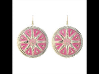 Cargar imagen en el visor de la galería, Brass Ohrringe Emaille Sternblume Zackenrand rund pink golden 5 cm Ohrhänger
