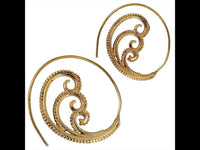 Load image into Gallery viewer, Spiralen Ohrringe Brass Punkte drei Spiralen antik golden Tribal Piercing
