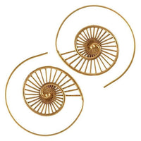 Load image into Gallery viewer, Messing Ohrringe Spiralen dünn Querstreifen antik golden Ohrhänger
