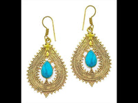 Load image into Gallery viewer, Ohrringe Türkis Tropfen Zopf Spitzen Kreuz Messing antik golden nickelfrei Tribal Brass Ohrhänger
