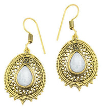 Load image into Gallery viewer, Ohrringe Mondstein Tropfen oval Zacken Kreise Messing antik golden Tribal
