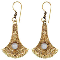 Load image into Gallery viewer, Ohrringe Axt Punkte verziert Mondstein Messing antik golden nickelfrei Ohrhänger Tribal Brass
