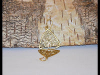 Load image into Gallery viewer, Ohrringe Dreieck Mandel Spiralen Messing antik golden Tribal Brass Ohrhänger nickelfrei Schmuck
