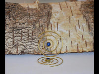 Load image into Gallery viewer, Spiralen Ohrringe dünn Lapis rund Messing Brass antik golden nickelfrei Piercing Tribal Schmuck
