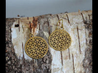 Load image into Gallery viewer, Ohrringe dick Blumen Blume des Lebens rund Messing antik golden nickelfrei Tribal Brass
