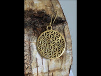 Load image into Gallery viewer, Ohrringe dick Blumen Blume des Lebens rund Messing antik golden nickelfrei Tribal Brass

