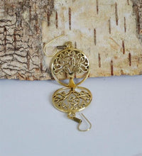 Load image into Gallery viewer, Ohrringe rund Baum des Lebens verzweigt spiralig Messing Brass antik golden Tribal Ohrhänger
