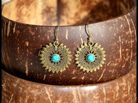 Load image into Gallery viewer, Ohrringe Türkis Stein Zopf Blätter Punkte Dreiecke Messing Ohrhänger türkis nickelfrei gold
