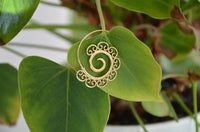 Load image into Gallery viewer, Spiralen Ohrringe antik golden Messing mit verschlungenen Verzierungen Tribal
