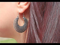 Cargar imagen en el visor de la galería, Brass Ohrringe Blumensichel silbern Messing
