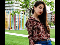 Load image into Gallery viewer, Ohrringe Punkte Messing Kreise Punkte in Dreieckform golden nickelfrei antik Schmuck Piercing
