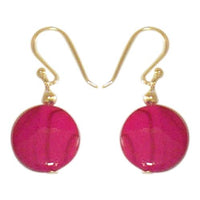 Load image into Gallery viewer, Damenohrringe mit magenta gefärbter Perlmuttmuschel und Muster, mit 925er Sterlingsilberbügel
