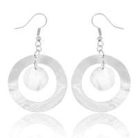 Load image into Gallery viewer, Perlmutt Muschel Ohrringe 32 mm Kreis Ring Edelstahl nickelfrei weiß schillernd

