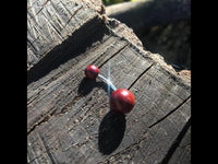 Load image into Gallery viewer, Bauchnabelpiercing Holz rot braun Kugeln Edelstahl

