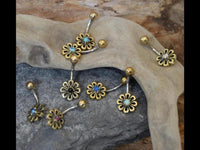 Load image into Gallery viewer, Bauchnabel Piercing Brass Edelstahl Blümchen Stein
