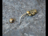 Load image into Gallery viewer, Bauchnabel Piercing Brass Edelstahl Blümchen Stein
