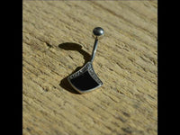 Load image into Gallery viewer, Bauchnabelpiercing aus Edelstahl Silber mit Raute Inlay
