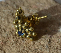 Load image into Gallery viewer, Messing Stein Kristall Ohrstecker gold Wimpern 12mm
