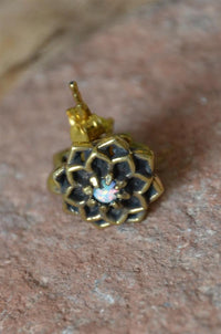 Cargar imagen en el visor de la galería, Messing Stein Kristall Ohrstecker gold Sternblume 12mm
