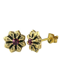 Load image into Gallery viewer, Messing Stein Kristall Ohrstecker gold Blümchen 10mm
