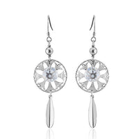 Load image into Gallery viewer, Ohrhänger Ohrringe für Damen aus 925er Sterling Silber nickelfrei mit floralem Kreis-Design, zentralem Zirkonia und langem, blattförmigem Anhänger.
