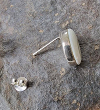 Load image into Gallery viewer, Shivaauge oval gefasst Silberohrstecker Ohrstecker 925er Silber Shiva Auge Eye Damen Schmuck
