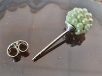 Load image into Gallery viewer, Ohrstecker grün rund Perlen Kugelohringe Kugelohrstecker 4 mm 925er Sterlingsilber
