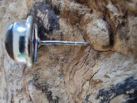 Load image into Gallery viewer, Ohrstecker Zopf Rand Granat rot rund 8 mm 925er Sterling Silber Stein Silberohrstecker
