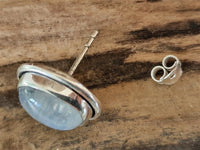 Cargar imagen en el visor de la galería, Ohrstecker Mondstein oval 925 Sterling Silber 15mm
