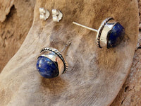 Load image into Gallery viewer, Ohrstecker Zopf Rand Lapis blau rund 8 mm 925er Sterling Silber Stein Silberohrstecker
