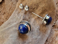 Load image into Gallery viewer, Ohrstecker Zopf Rand Lapis blau rund 8 mm 925er Sterling Silber Stein Silberohrstecker
